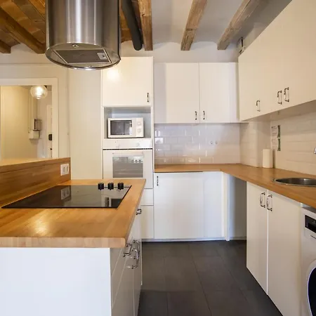 41cob1019- Charming Rustic Apartment